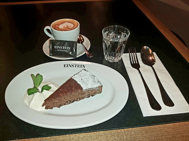 Kommentare und Rezensionen über Einstein Café & bel étage