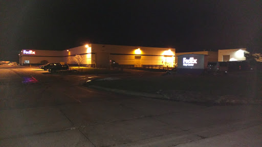 Shipping and Mailing Service «FedEx Ship Center», reviews and photos, 1121 S Northpoint Blvd, Waukegan, IL 60085, USA