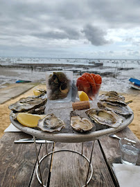 Plats et boissons du Restaurant La Cabane Réveleau, dégustation d'huîtres - Le Canon à Lège-Cap-Ferret - n°9