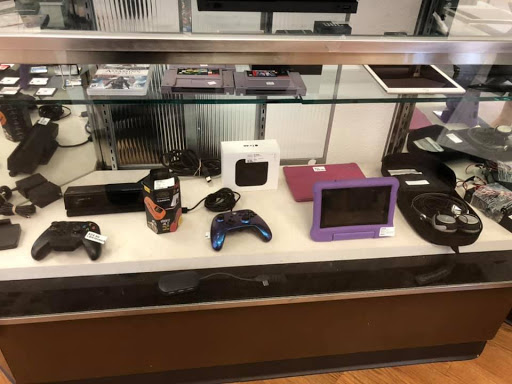 Pawn Shop «Family Jewelry & Pawn (Clermont-Minneola)», reviews and photos, 327 S Hwy 27, Minneola, FL 34715, USA