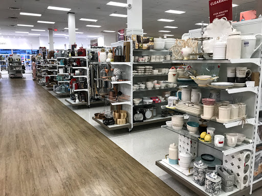 Department Store «T.J. Maxx & HomeGoods», reviews and photos, 198 Alewife Brook Pkwy, Cambridge, MA 02138, USA