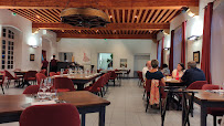 Atmosphère du Restaurant français La Maison Des Beaujolais à Belleville-en-Beaujolais - n°2