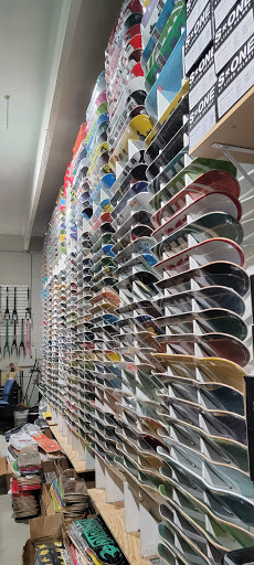 Skateboard Shop «Avalanche Skate Shop», reviews and photos, 1201 Jupiter Park Dr a, Jupiter, FL 33458, USA