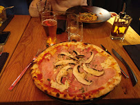 Pizza du Restaurant Crazy Hall à Montigny-le-Bretonneux - n°8