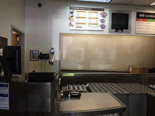 Shipping and Mailing Service «UPS Customer Center», reviews and photos, 4455 7th Ave S, Seattle, WA 98108, USA