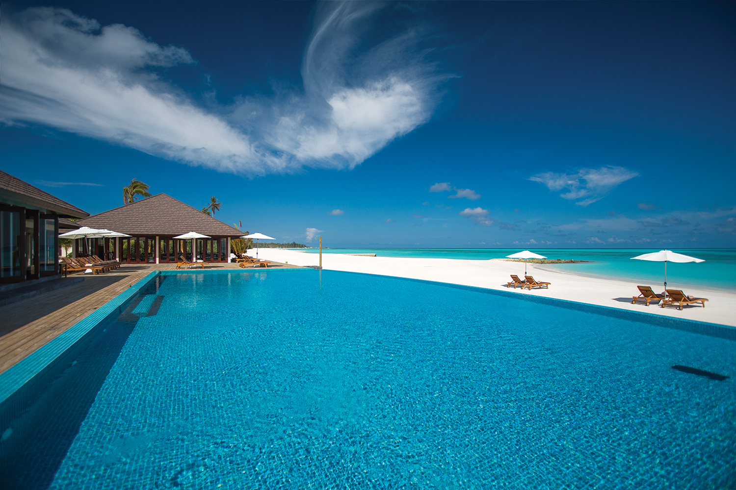 Foto av Kanifushi Island Strand och dess vackra landskap