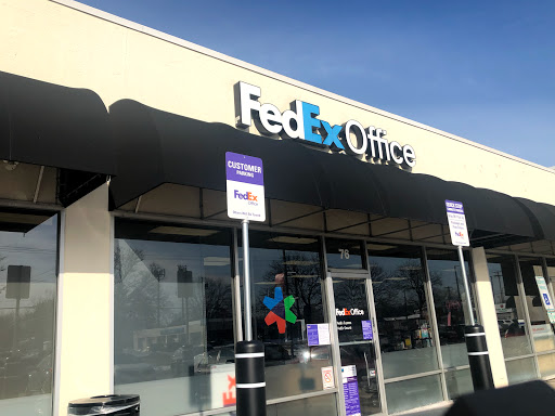 Print Shop «FedEx Office Print & Ship Center», reviews and photos, 76 W Dundee Rd, Buffalo Grove, IL 60089, USA