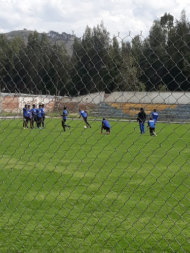 Opiniones de Estadio de Yaruquíes en Riobamba - Campo de fútbol