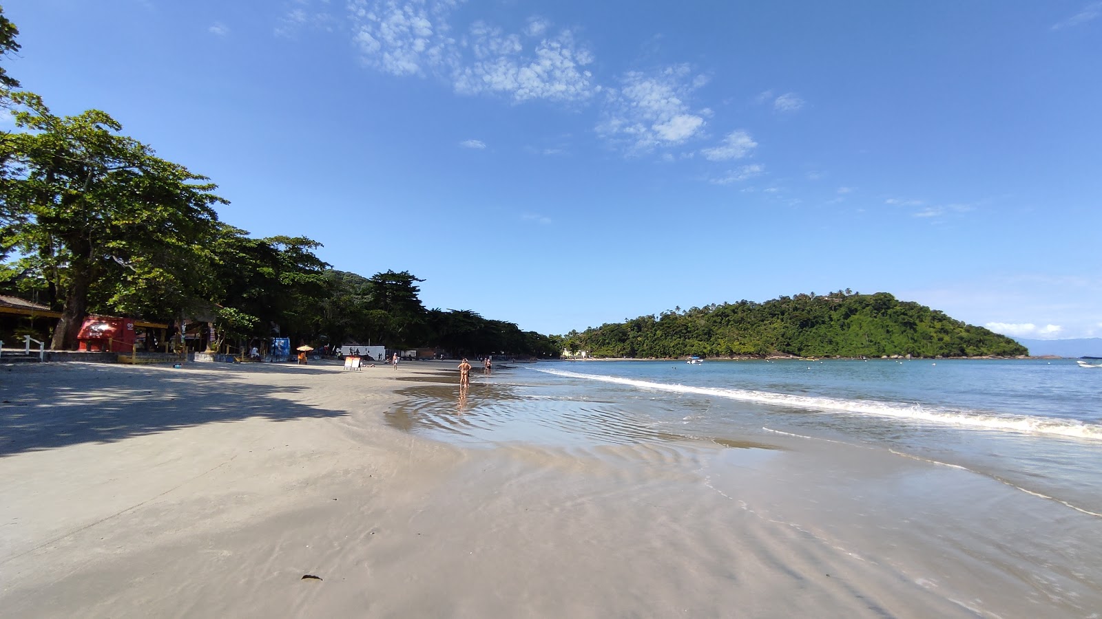 Photo de Plage de Lazaro avec sable fin et lumineux de surface