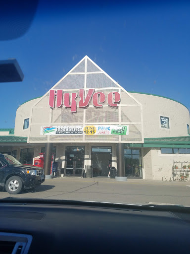 Hy-Vee, 1920 Grant St, Faribault, MN 55021, USA, 