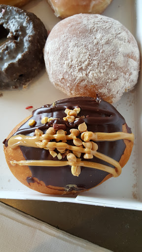 Donut Shop «Krispy Kreme», reviews and photos, 2401 Battleground Ave, Greensboro, NC 27408, USA