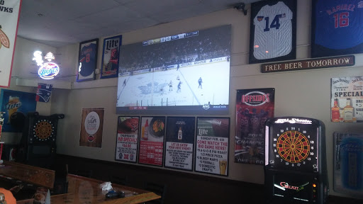 Sports Bar «Offsides Sports Bar & Grill», reviews and photos, 680 S Eastwood Dr, Woodstock, IL 60098, USA