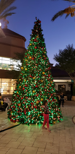 Movie Theater «Edwards Valencia 12 & IMAX», reviews and photos, 24435 Town Center Dr, Santa Clarita, CA 91355, USA