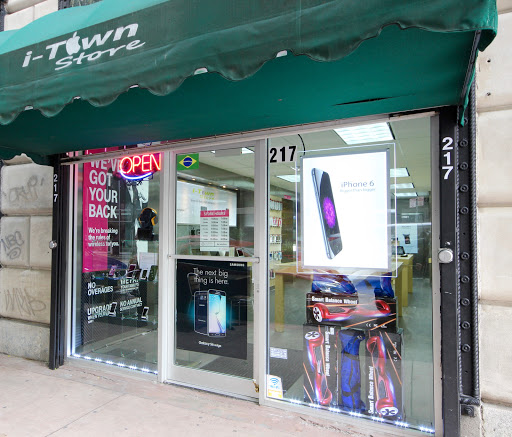 Electronics Store «I-Town Store», reviews and photos, 217 SE 1st St, Miami, FL 33131, USA