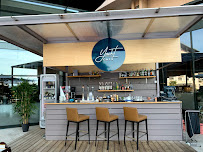 Atmosphère du Restaurant Yacht Café à Évian-les-Bains - n°2