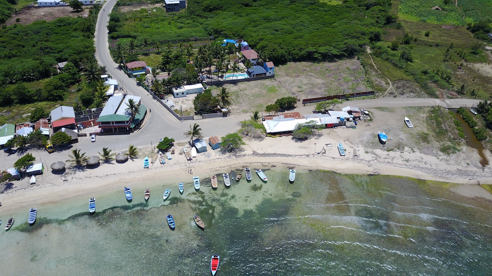Fotografija Playa Buen Hombre podprto z obalami