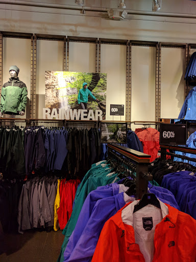 Clothing Store «The North Face Outlet», reviews and photos, 8555 San Ysidro Ave Ste 20, Gilroy, CA 95020, USA