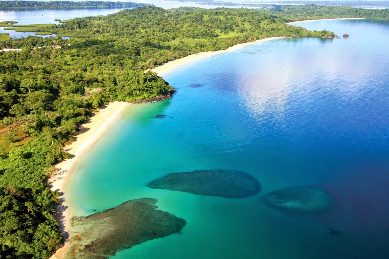 Photo of Red Frog Beach with very clean level of cleanliness