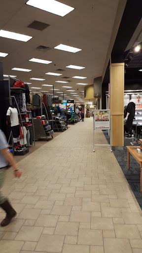 Sporting Goods Store «SCHEELS», reviews and photos, 2800 S Columbia Rd, Grand Forks, ND 58201, USA
