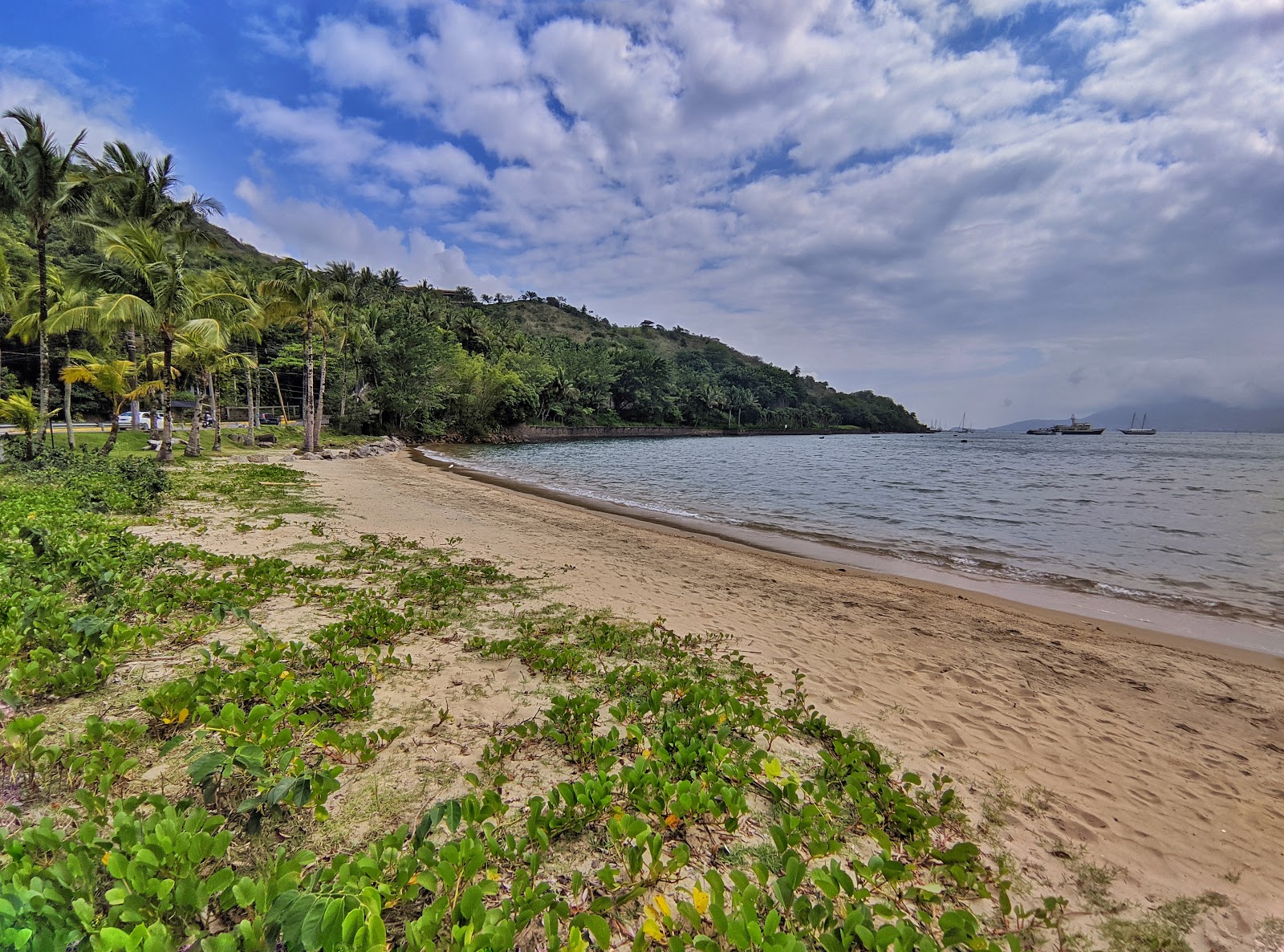 Fotografie cu Praia do Barreiros cu o suprafață de nisip strălucitor