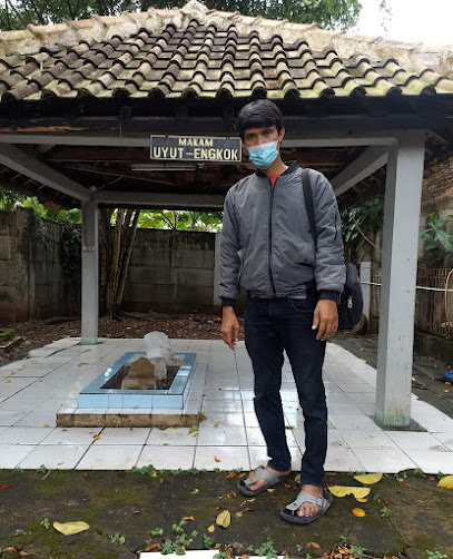 Makam Uyut Engkok