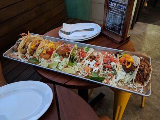 Shopping Mall «La Place Shopping Center», reviews and photos, 2101 Richmond Rd, Beachwood, OH 44122, USA