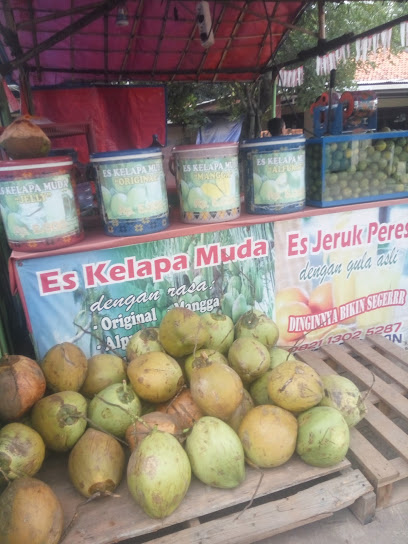 Es Kelapa Muda Dan Es Jeruk Mang Tobi