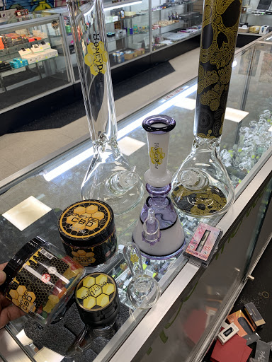 Tobacco Shop «AK SMOKE SHOP», reviews and photos, 5135 W Shaw Ave, Fresno, CA 93722, USA
