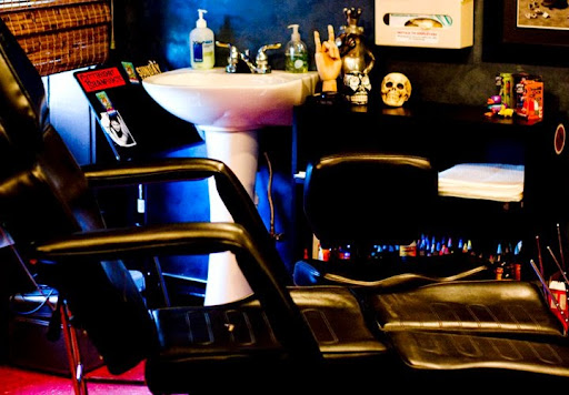 Tattoo and Piercing Shop «Bleed Blue Tattoo & Piercing», reviews and photos, 527 S Upper St, Lexington, KY 40508, USA