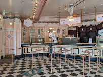 Atmosphère du Restaurant de sundae The Gibson Girl Ice Cream Parlour à Chessy - n°6