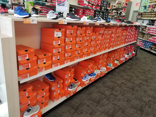 Shoe Store «Rack Room Shoes», reviews and photos, 1819 Matthews Township Pkwy, Matthews, NC 28105, USA