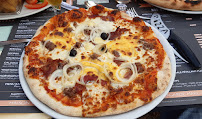 Plats et boissons du Pizzeria Chez Mestre auberge de pays,Coté Pizza à Lagarde-Marc-la-Tour - n°5