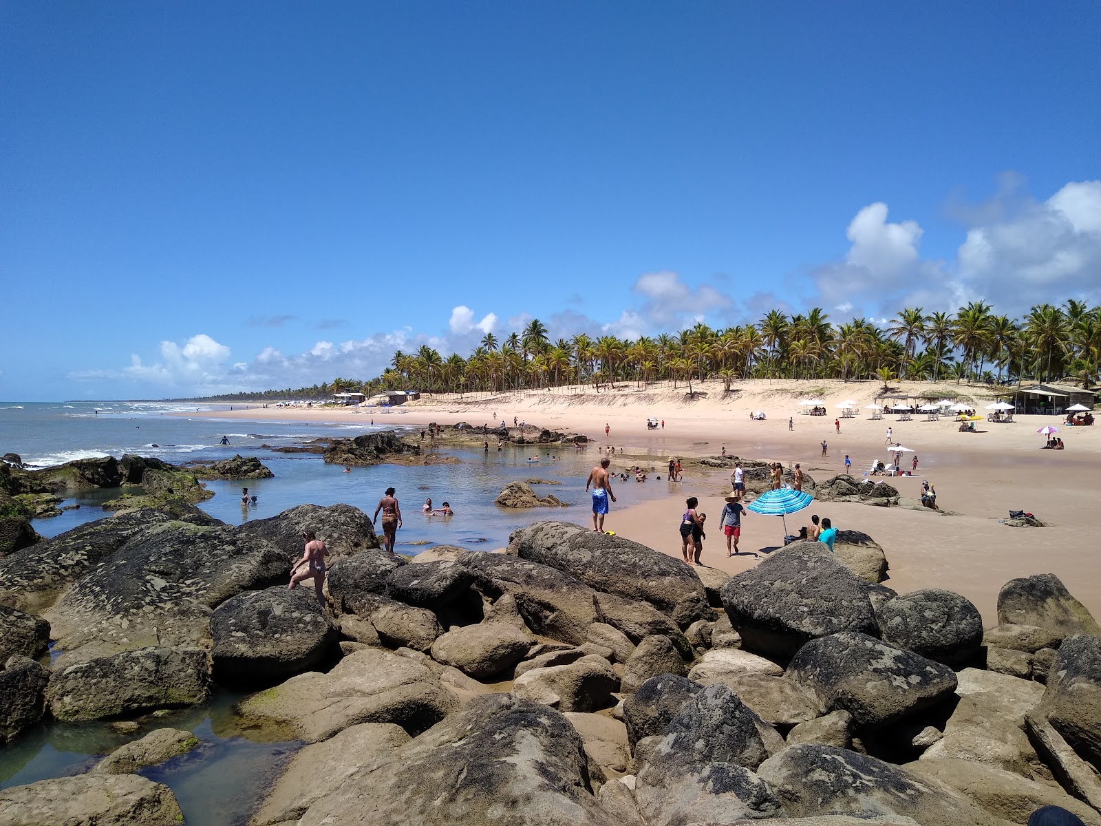 Foto von Praia de Santo Antonio mit beiger sand Oberfläche