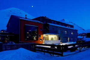 Svalbard Hotell | Polfareren image