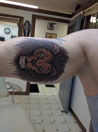 Explore boyfriend tattoos ideas, creative tattoo ideas in Mantua, available at Mike Ink Tattoo Studio