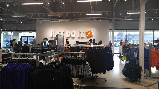 Clothing Store «Nike Factory Store», reviews and photos, 2210 Tanger Blvd #225, Gonzales, LA 70737, USA