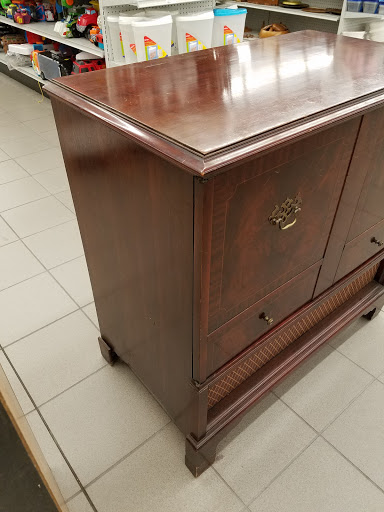 Thrift Store «Neenah Goodwill Retail Store & Training Center», reviews and photos