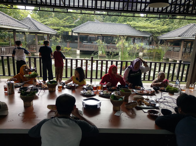 Gedung Pernikahan di Kabupaten Purwakarta: Wisata Menikmati Keindahan Kampung Empang Resto & Cafe dan Tempat Lainnya