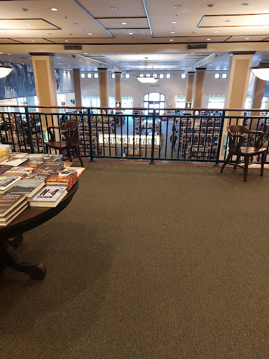 Barnes & Noble image