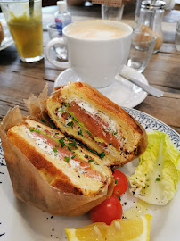 Sandwich au poulet du Café Strada Café à Paris - n°2