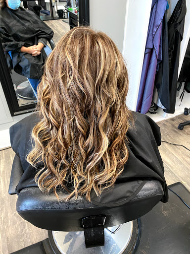 Beauty Salon «Stephanie Hood & Company Hair & Nail Salon», reviews and photos, 97 W Public Sq, Scottsville, KY 42164, USA