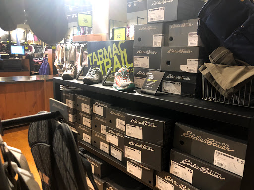 Clothing Store «Eddie Bauer Outlet», reviews and photos, 18501 Outlet Blvd #300, Chesterfield, MO 63005, USA