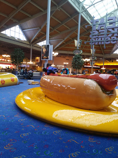 Shopping Mall «Great Lakes Crossing Outlets», reviews and photos, 4000 Baldwin Rd, Auburn Hills, MI 48326, USA