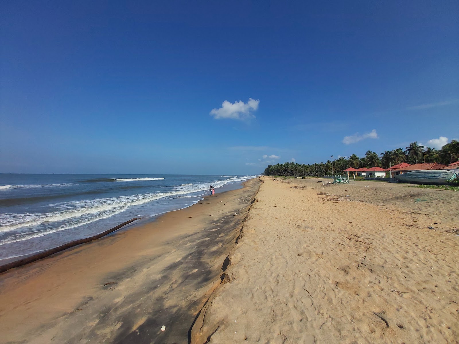 Fotografija Nattika Beach z svetel pesek površino