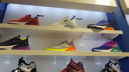 Shoe Store «Shoe Palace», reviews and photos, 239 Los Cerritos Center Suite 114, Cerritos, CA 90703, USA