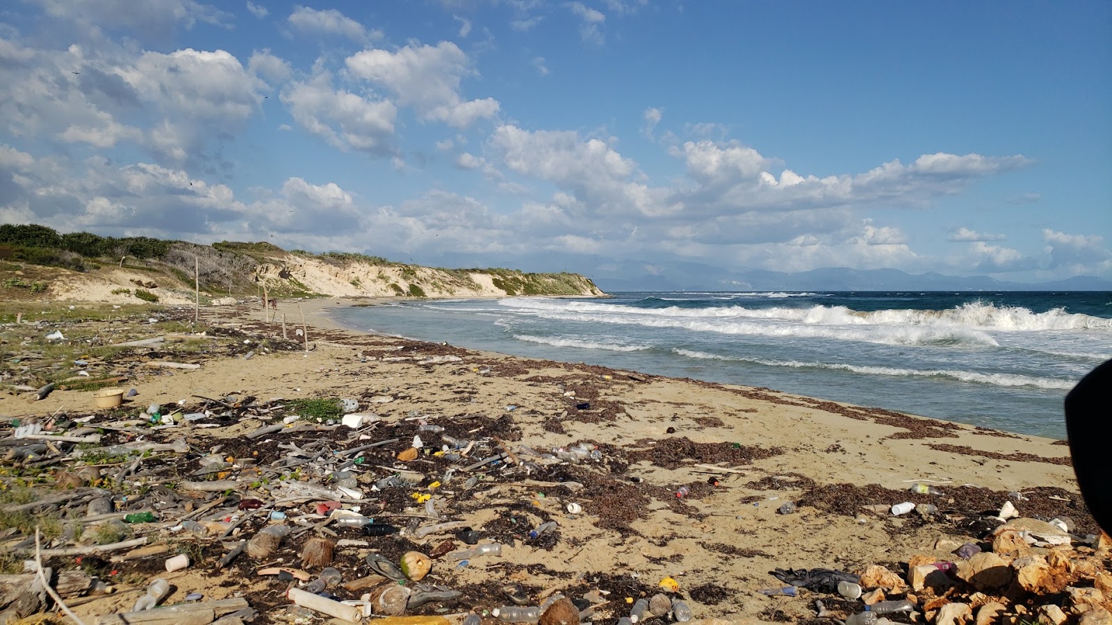 Genesis Beach的照片 带有碧绿色纯水表面