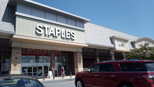 Staples, 600 Twentyninth Pl Ct, Charlottesville, VA 22901, USA, 