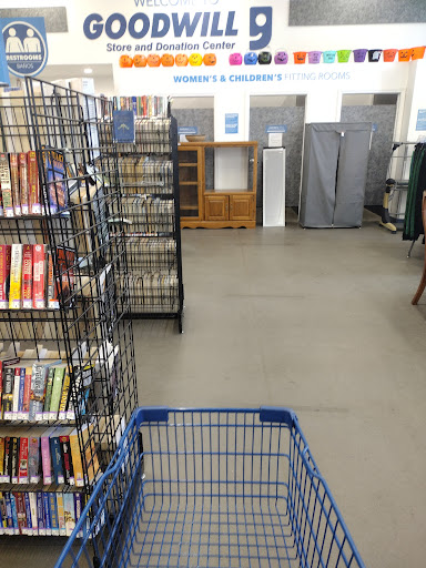 Thrift Store «Goodwill», reviews and photos