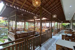 Pondok Desa Traditional Restoran Batu image