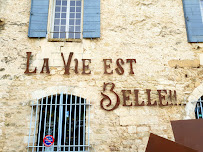 La Vie est Belle rue de la Fontaine du Restaurant Bistrot le 5 à Ménerbes - n°3